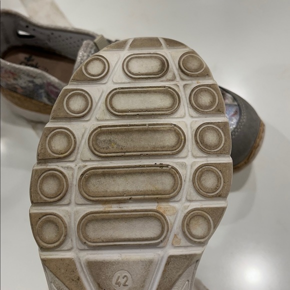 VGUC Rieker floral print and silver leather detail flats with an athletic sole - Picture 7 of 9